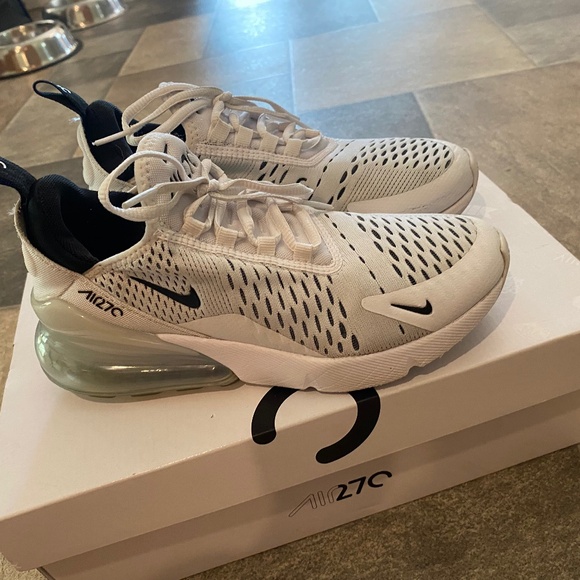 Woman’s Nike air max 270 - Picture 1 of 10